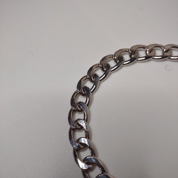 18 Inch Silver Tone Curb Link Chain Necklace With Toggle Clasp - Picture 8 of 8